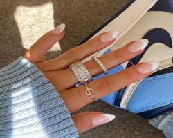 She endorses various brands like Lounge underwear, Saint Jewellery through her Instagram.